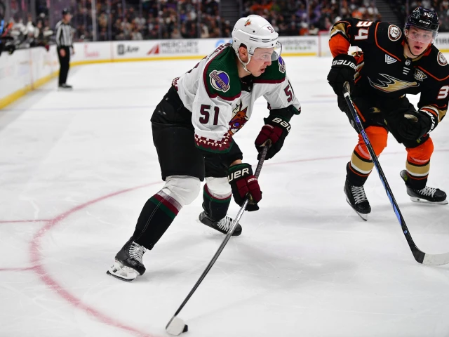 Edmonton Oilers acquire Troy Stecher from Arizona Coyotes