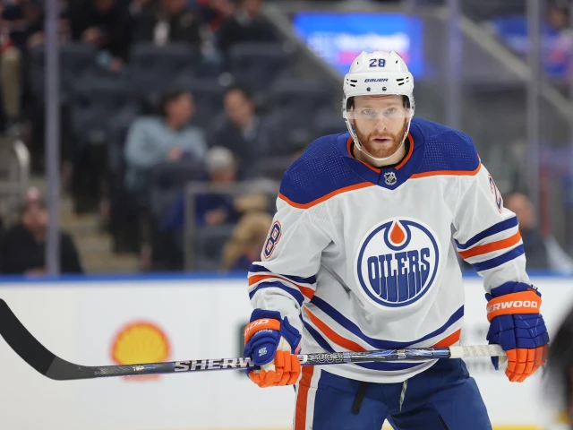 Connor Brown scores his first goal of the season as Oilers fans give him minutes long ovation