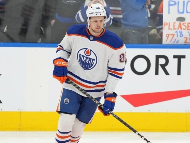 Oilers make pair of roster moves ahead of playoff opener