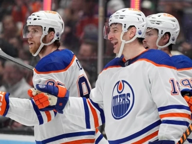 Oilers take 2-1 series lead after 6-1 rout of Kings in Game 3