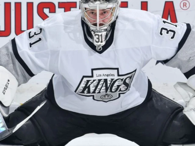 Down 2-1, Kings give nod to G Rittich for Game 4