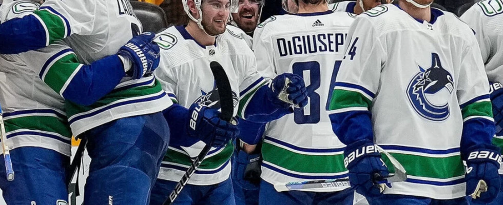 Canucks advance with tight Game 6 win over Predators